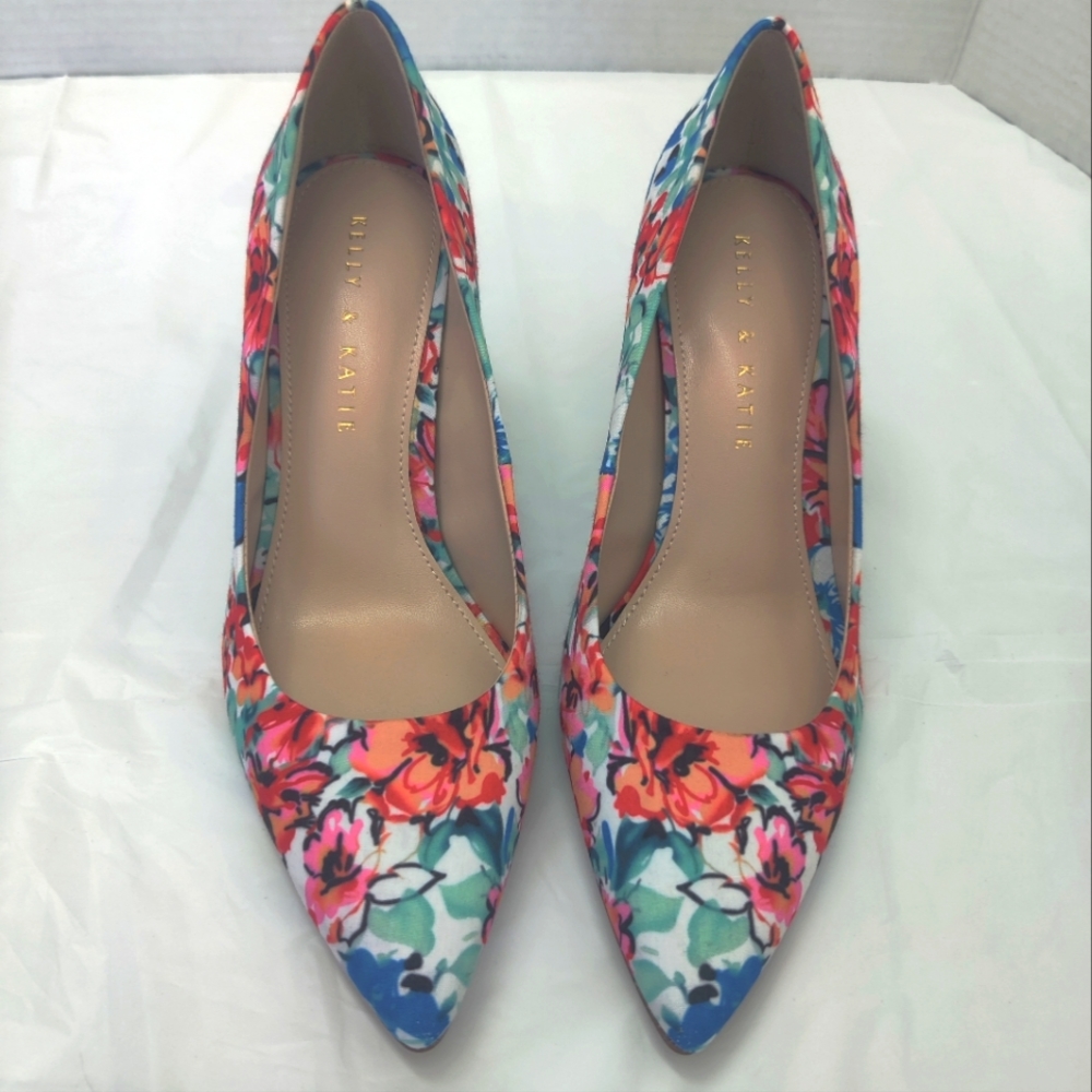 Kelly & Katie floral pump size 7